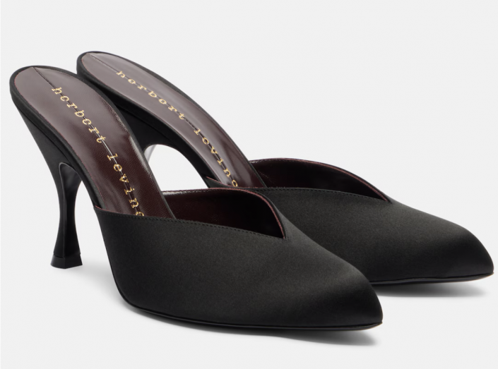 Cinderella-Style! Mules aus Satin von Herbert Levine über Mytheresa. Claudia Bessler Stylist Frankfurt am Main