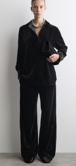 Flattering! Outfit aus Samt von COS. Claudia Bessler Stylist Frankfurt am Main