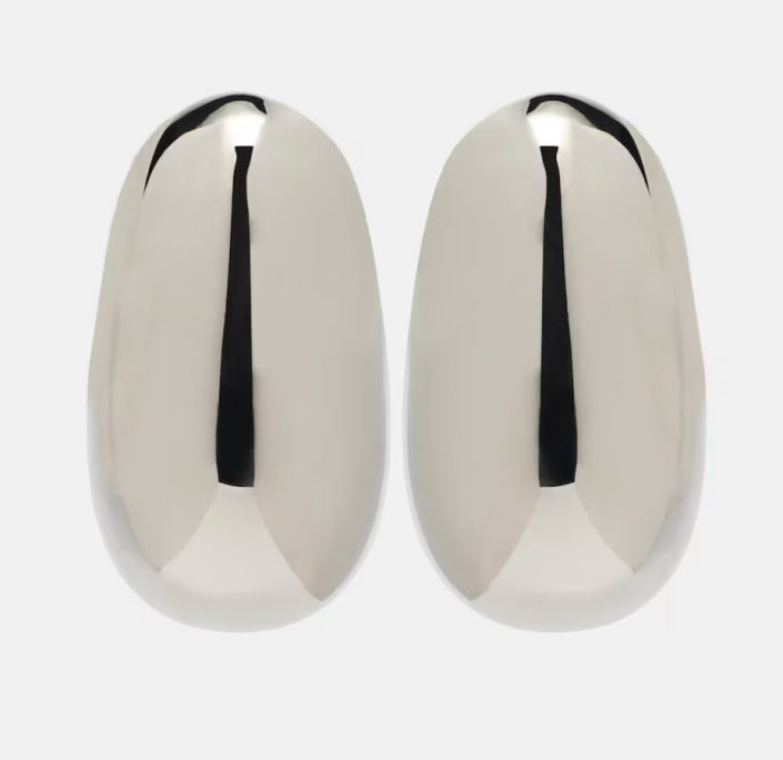 Ganz vorne dabei! Ohrringe von Jacquesmus über Mytheresa. Claudia Bessler Stylist Frankfurt am Main