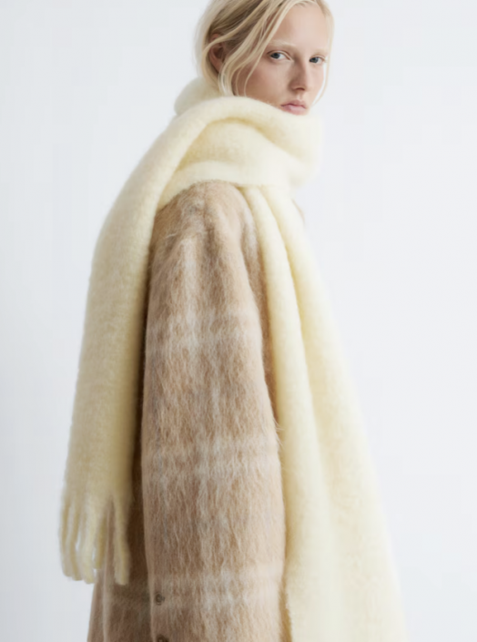 Voluminös! Dicker Schal aus Mohairwolle von & Other Stories. Claudia Bessler Stylist Frankfurt am Main