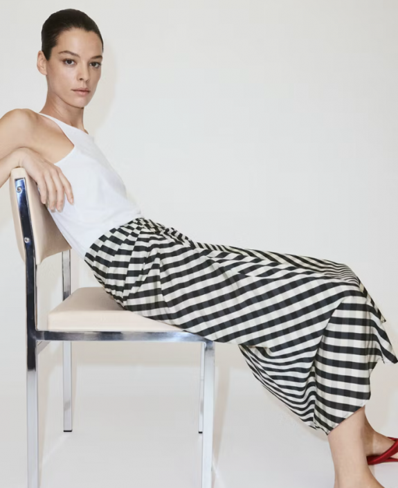 Eingewickelt! Leichter Rock von Mango. Claudia Bessler Stylist Frankfurt am Main